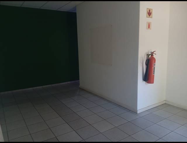 137M² OFFICE TO LET IN ROCKY DRIFT